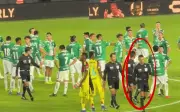 Árbitro César Ramos provoca a jugador del León en pleno partido