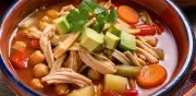 Receta de caldo tlalpeño: el clásico de la CDMX para días lluviosos