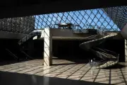 Renovación del Louvre en París priorizará seguridad y accesibilidad para visitantes