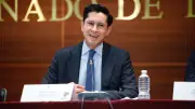 Roberto Velasco avanza como canciller tras ratificación en comisiones del Senado
