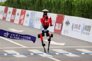 Robot Rompe Récord Humano en Medio Maratón, Marcando un Hito en Robótica