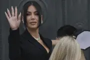 Serie revive el robo a Kim Kardashian con voz de ladrones