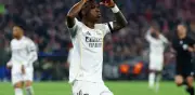 Silbidos en el Bernabéu: La afición del Real Madrid castiga a Vinícius tras eliminación en Champions