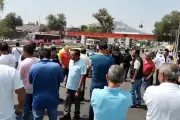 Taxistas bloquean la México-Pachuca en protesta por regulaciones y competencia