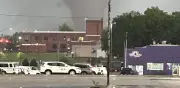 Tornado devastador en Oklahoma deja viviendas destruidas y heridos leves