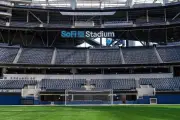Trabajadores del SoFi Stadium presentan queja por operativos del ICE en Los Ángeles