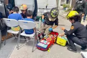 Tres niños resultan intoxicados tras incendio en vivienda; bomberos atienden emergencia
