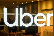 Uber invertirá más de 10 mil millones de dólares en flota de robotaxis autónomos