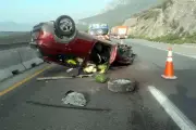 Viaja en autopista a Saltillo y termina volcado: accidente en carretera