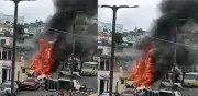 VIDEO: Camión sin frenos choca contra 6 autos y se incendia en San Juan del Río