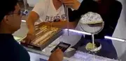 Video exhibe robo de cadena de oro valuada en $50 mil en joyería de Puebla