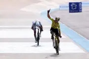 Wout van Aert conquista la Paris-Roubaix con un final dramático y épico