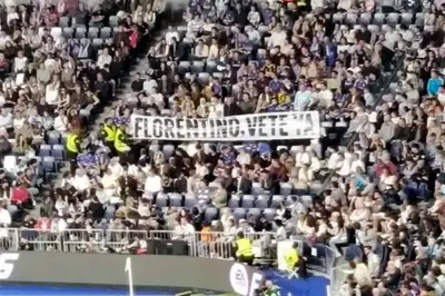 Afición pide salida de Florentino Pérez en triunfo del Real Madrid