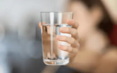 Agua vs refresco: ¿qué quita más la sed? Análisis de expertos