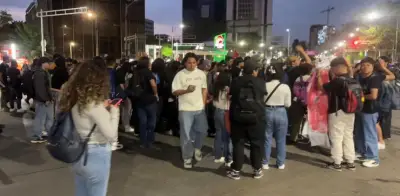 Alumnos IPN exigen renuncia del director en marcha masiva
