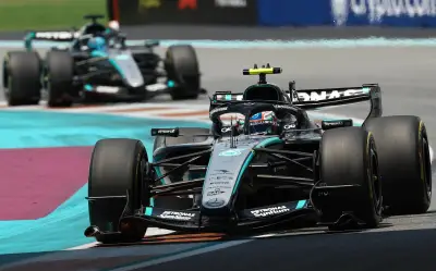 Antonelli logra tercera pole en Miami; Checo Pérez sufre