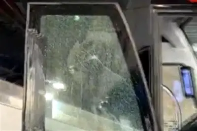 Apedrean autobús del Real Madrid en su llegada al Camp Nou