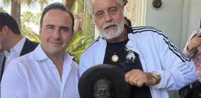 Artista cubano regala bustos de Villa y Zapata a Coahuila