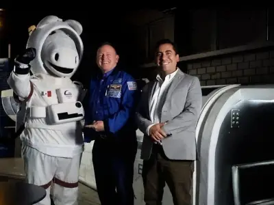Astronauta de la NASA Barry Wilmore inspira a estudiantes del IPN