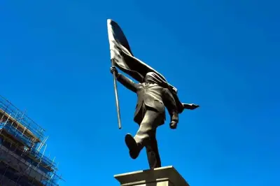 Banksy reaparece con nueva escultura en Londres