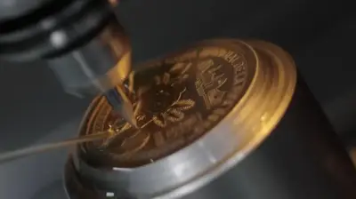 Banxico lanza moneda de 25 pesos con oro puro por Mundial 2026