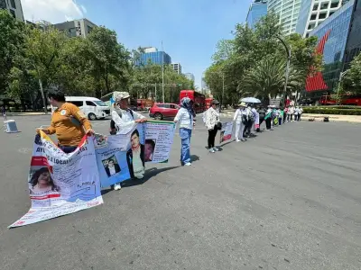 Bloquean Reforma exigiendo justicia por desaparecidos en Guerrero