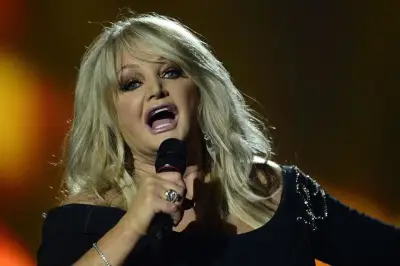 Bonnie Tyler sigue grave pero esperan recuperación total