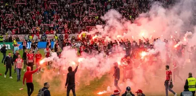 Caos en Praga: Aficionados del Slavia agreden al portero del Sparta