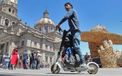 CDMX exigirá licencia y placas para monopatines y bicis eléctricas