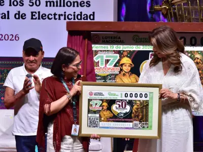 CFE y Lotería Nacional celebran 50 millones de usuarios con billete conmemorativo