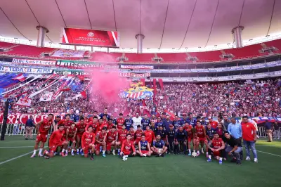 Chivas celebra 120 años con entrenamiento abierto y fiesta en el AKRON