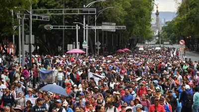 CNTE lidera marchas masivas en CDMX por Día del Maestro