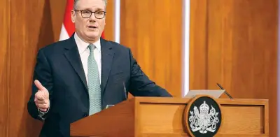 Crece presión sobre Starmer para que renuncie como primer ministro británico