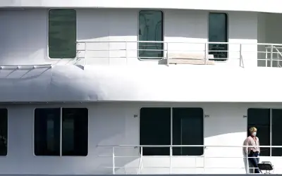 Crucero con hantavirus atraca en Rotterdam para desinfección