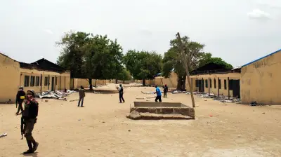 Desaparecen estudiantes tras ataque yihadista a escuela en Nigeria