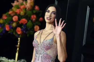 Dua Lipa demanda a Samsung por uso indebido de su imagen