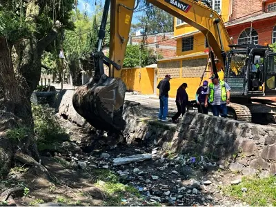 Ecatepec limpia calles y barrancas para prevenir inundaciones
