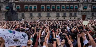 Euforia en el Zócalo: ARMY recibe a BTS con pasión desbordante
