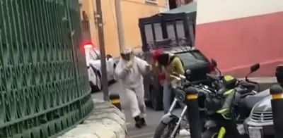 Evacúan presidencia municipal de Pachuca por ataque de abejas