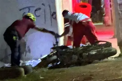 Fallece repartidor al estrellarse contra poste en la ciudad