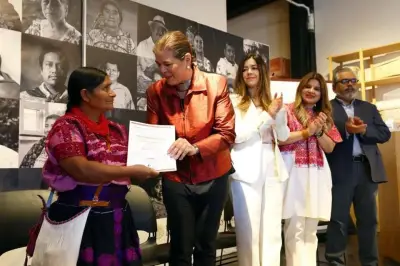 Fonart premia arte tsotsil en telar: artesanía textil reconocida