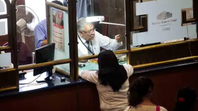 Fracasa reunión en Monte de Piedad; huelga se prolonga
