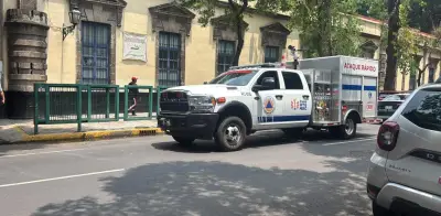 Fuga de gas desaloja secundaria en CDMX: suspenden clases