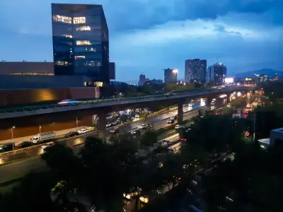 Hoy No Circula miércoles 20 de mayo: autos rojos descansan
