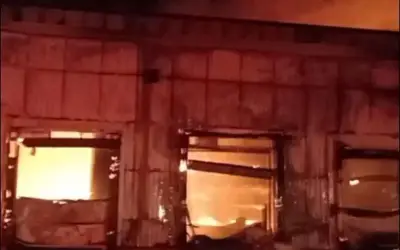 Incendio consume almacén de pollos en Lagos de Moreno, Jalisco
