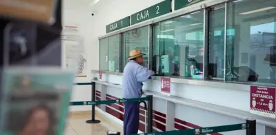 Inhabilitan a 4 exfuncionarios del SAT y BanBien por corrupción