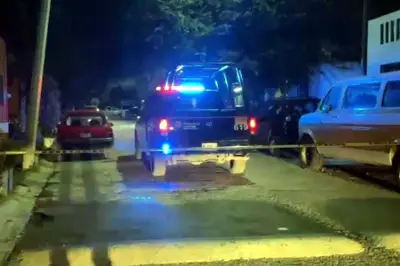 Interceptan a joven y lo asesinan a tiros en la colonia
