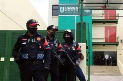 Investigan a siete policías por abuso sexual y robo en CDMX