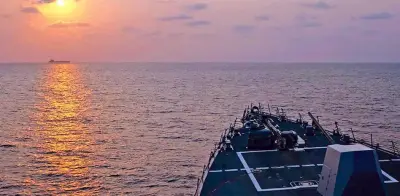 Irán y EU reavivan guerra con ataque a barcos e incendio