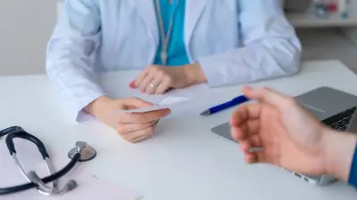 ISSSTE inhabilita un año a médico por tocamientos indebidos a paciente en CDMX